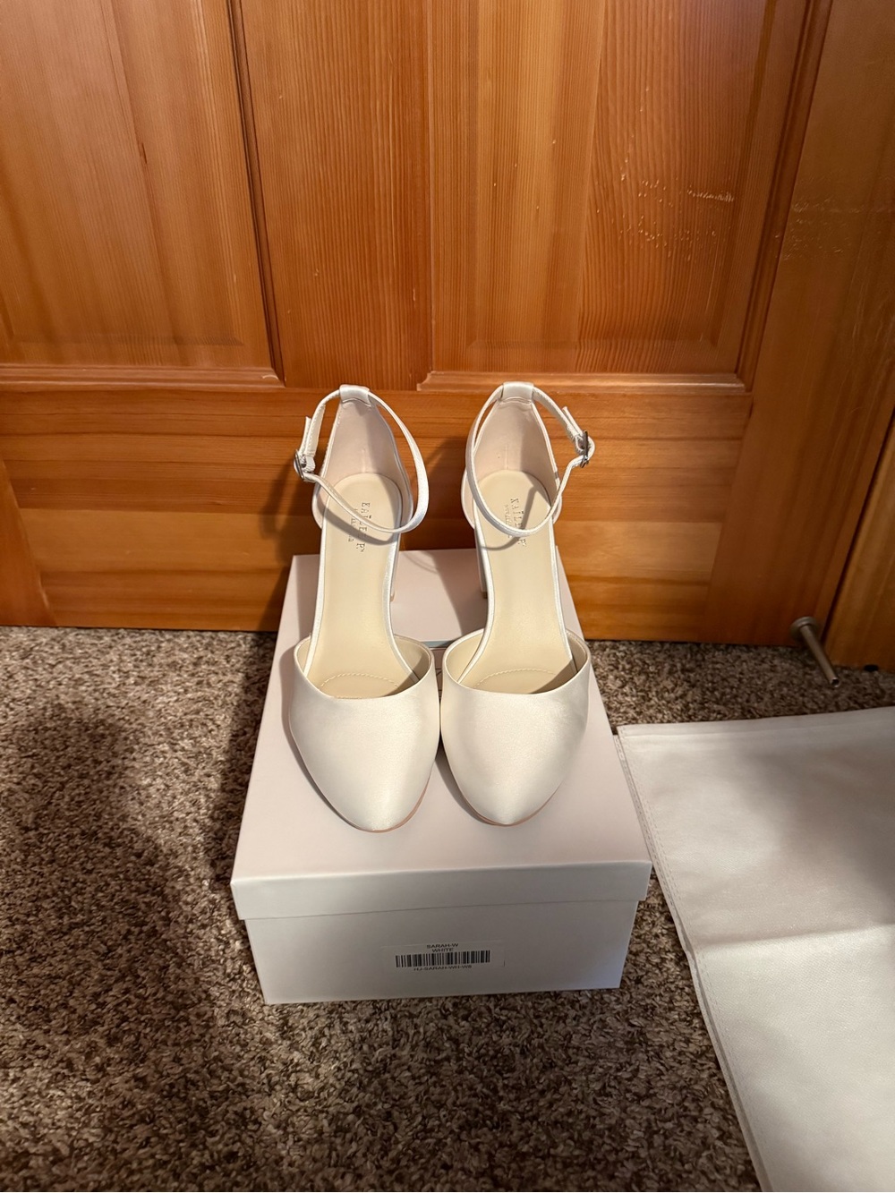 Pointed-Toe Ankle Strap Heels in Ivory